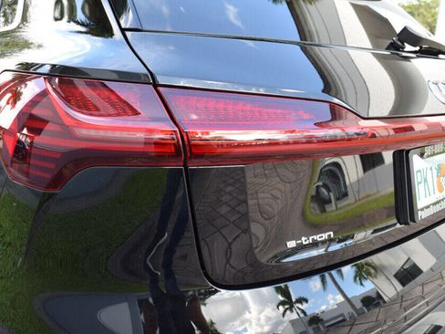 Used 2022 Audi e-tron Premium image 22
