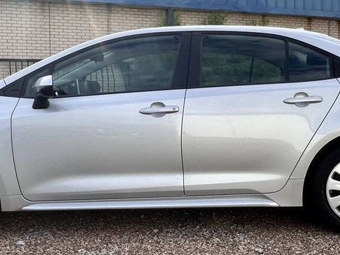 Used 2021 Toyota Corolla LE FWD image 24