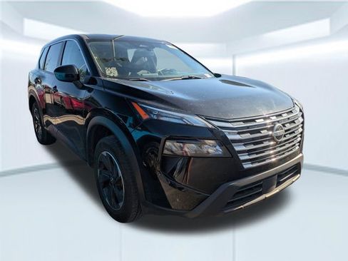 Used 2024 Nissan Rogue SV image 4