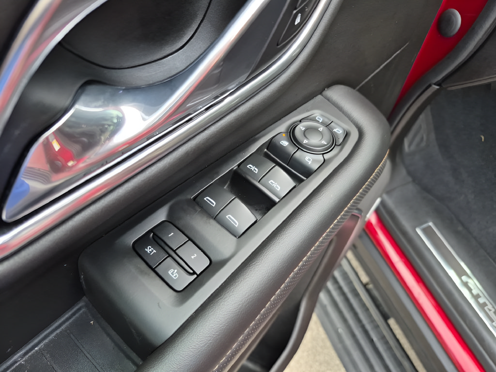 Used 2021 GMC Yukon XL AT4 w/ AT4 Premium Plus Package AWD/4WD image 17