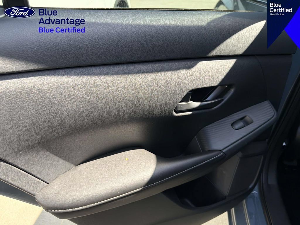 Used 2025 Nissan Sentra SV FWD image 18