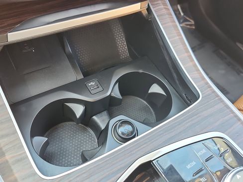 Certified 2024 BMW X5 xDrive50e w/ M Sport Package image 31