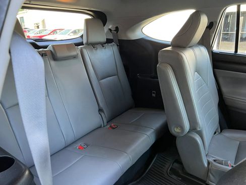 Used 2023 Toyota Highlander XLE FWD image 10