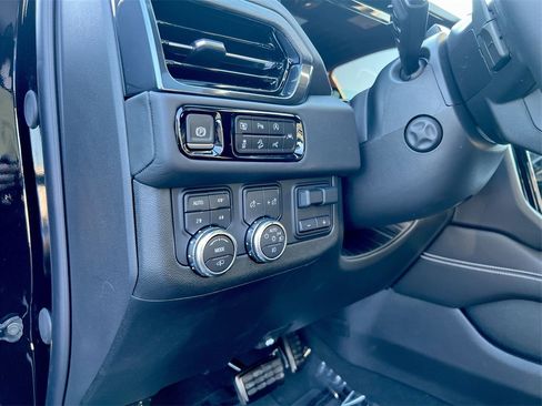 Used 2025 GMC Yukon XL AT4 Ultimate image 16