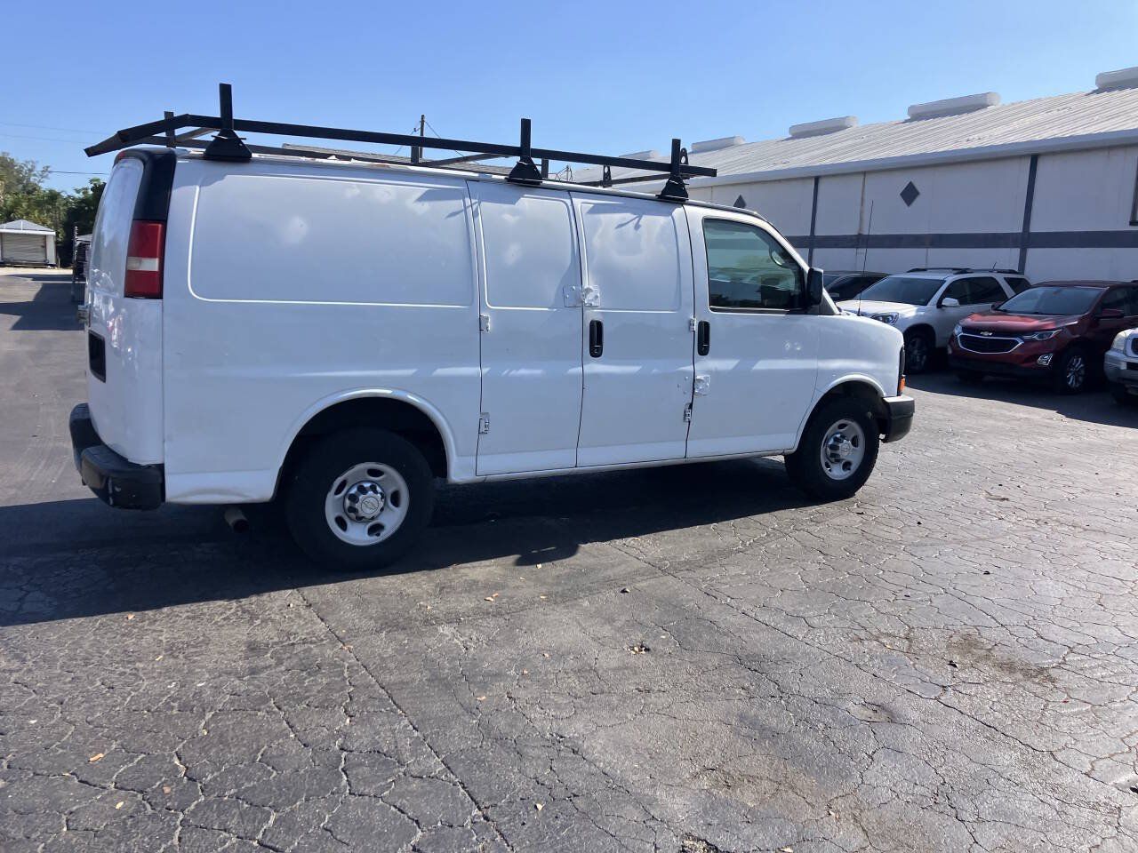 Used 2010 Chevrolet Express 2500 RWD image 16