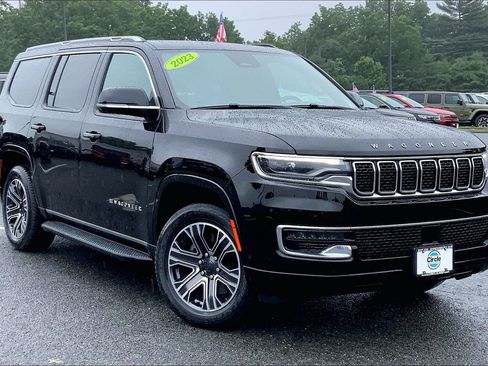 Used 2023 Jeep Wagoneer 4WD w/ Premium Group I image 2