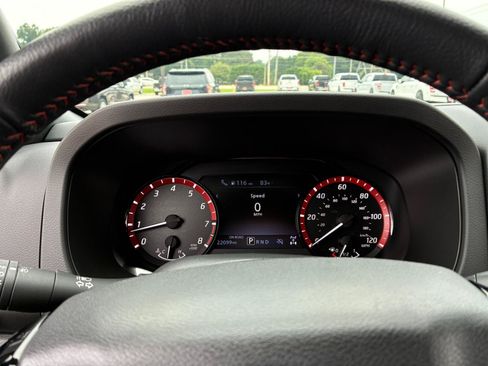 Used 2026 Nissan Frontier PRO-4X AWD/4WD image 16