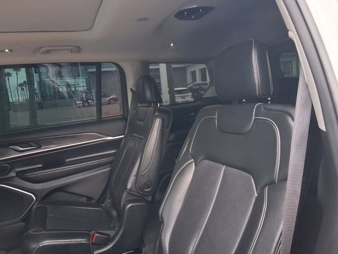 Used 2021 Jeep Grand Cherokee L Limited w/ Luxury Tech Group II image 11