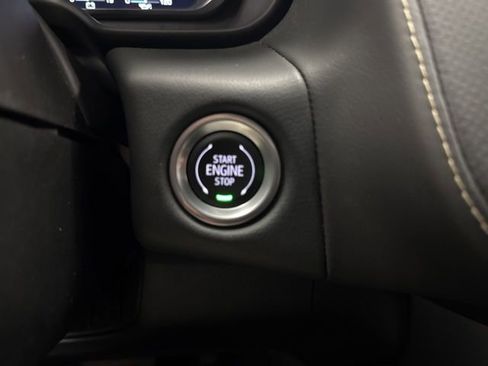 Used 2024 GMC Yukon SLT AWD/4WD image 16