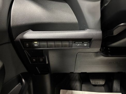 Used 2025 Toyota Sienna XSE FWD image 17