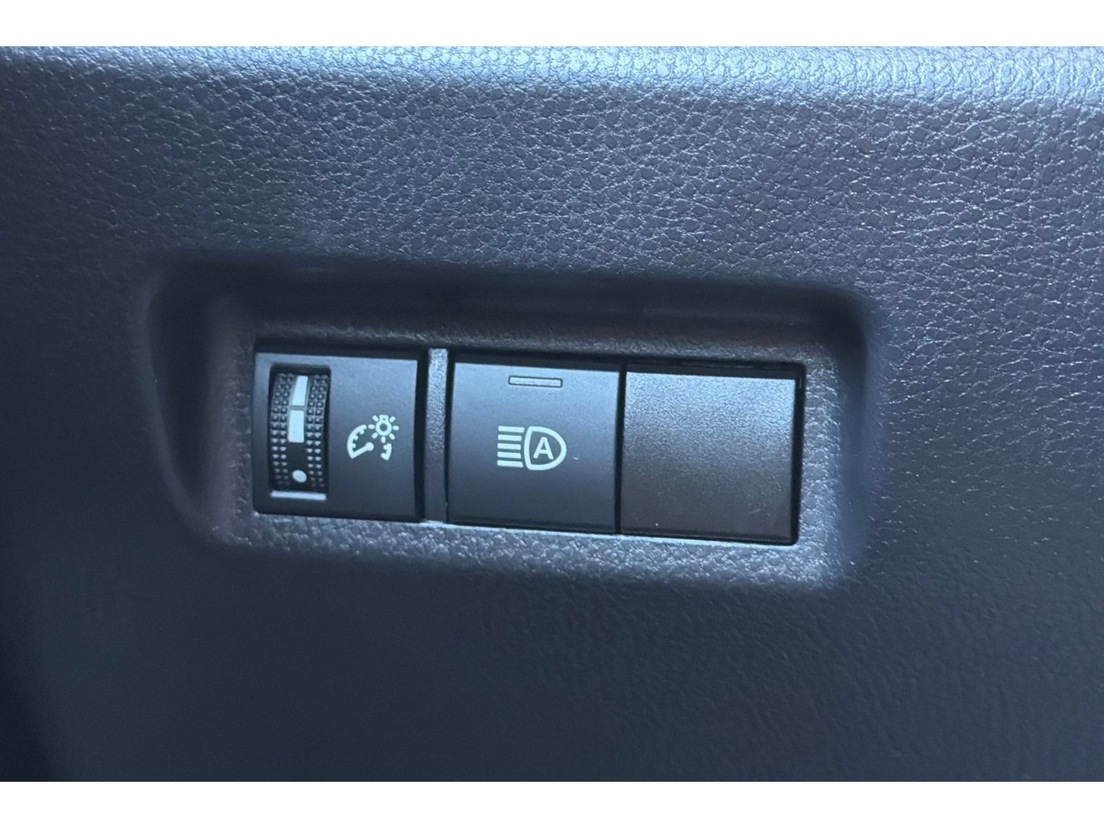 Used 2025 Toyota RAV4 XLE FWD image 31