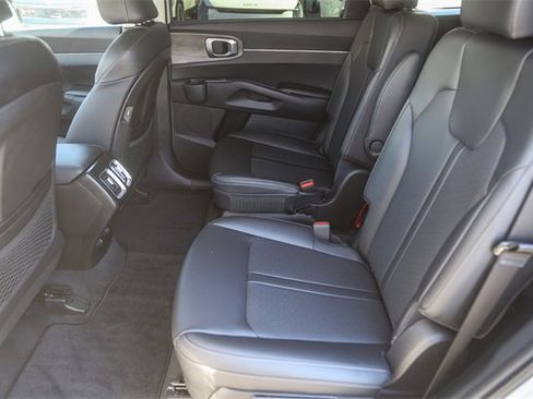 Certified 2022 Kia Sorento EX image 19