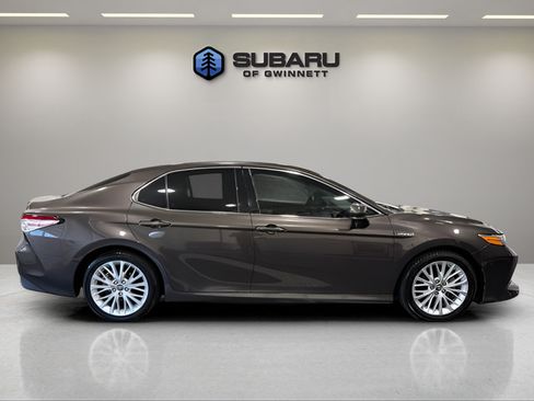 Used 2018 Toyota Camry XLE FWD image 6