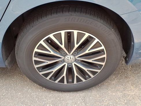 Used 2020 Volkswagen Jetta SE w/ SE Cold Weather Package FWD image 12