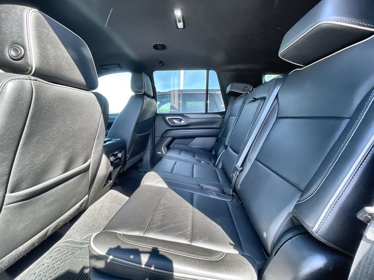 Used 2024 GMC Yukon SLT RWD image 25