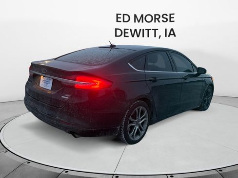 Used 2017 Ford Fusion SE w/ Fusion SE Technology Package image 5