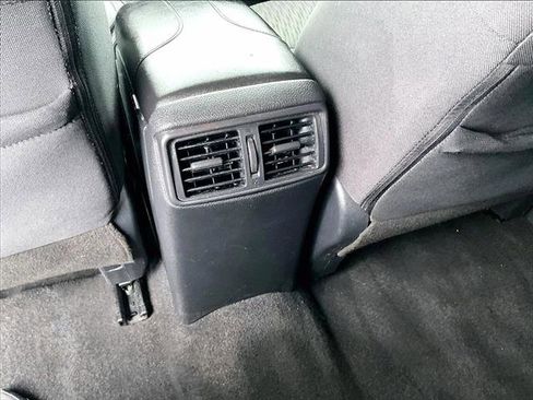 Used 2020 Nissan Rogue S FWD image 24