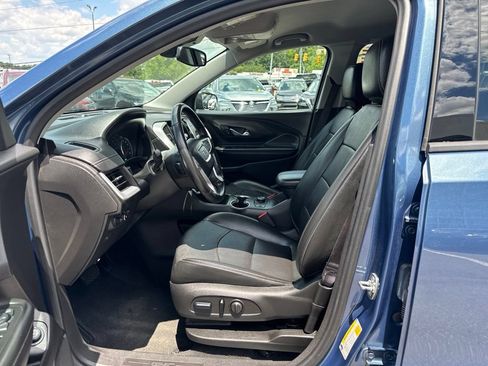 Used 2024 GMC Terrain SLT FWD image 11