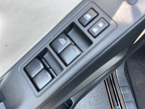Used 2025 Nissan Frontier SV w/ SV Convenience Package RWD image 8