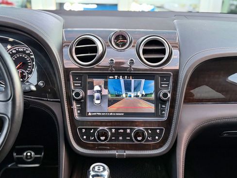 Used 2019 Bentley Bentayga AWD/4WD image 42
