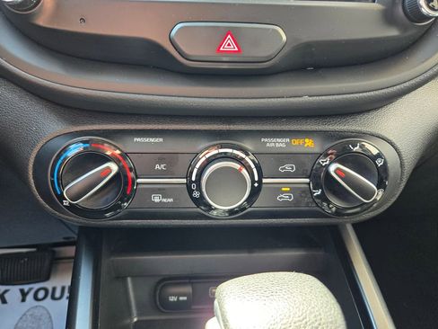 Used 2025 Kia Soul LX w/ LX Technology Package FWD image 25