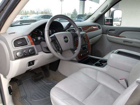 Used 2008 Chevrolet Silverado 3500 LTZ w/ Suspension Package, Off-Road image 9