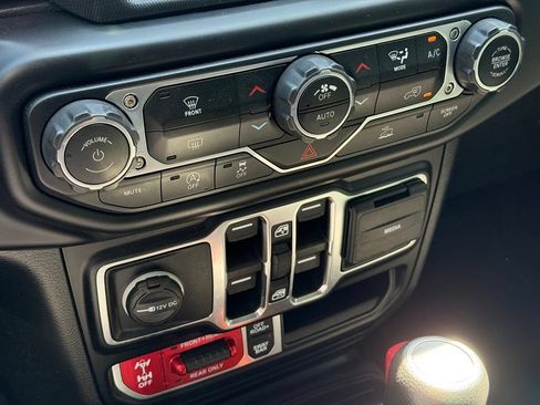 Used 2021 Jeep Gladiator Rubicon AWD/4WD image 18