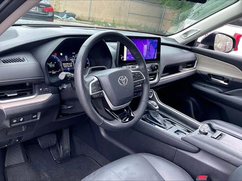 Used 2025 Toyota Grand Highlander AWD image 18