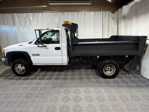 Used 2004 GMC Sierra 3500 W/T w/ Heavy-Duty Power Package AWD/4WD image 6