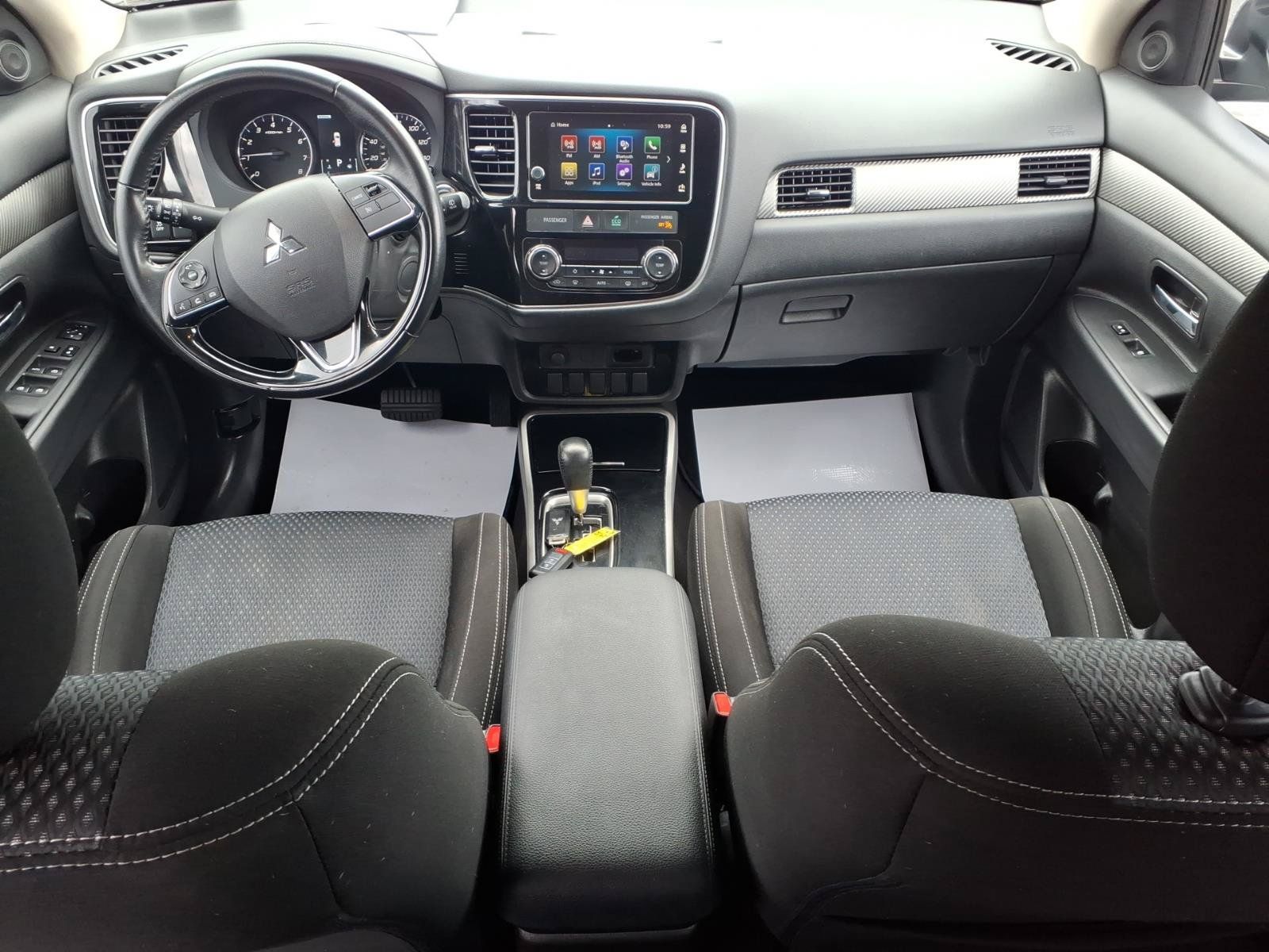 Used 2017 Mitsubishi Outlander SE AWD/4WD image 7