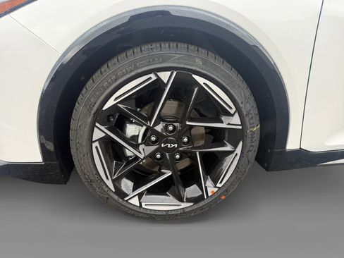 New 2025 Kia K4 GT-Line image 9