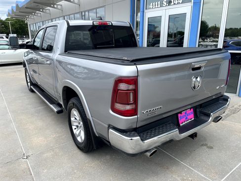 Used 2019 RAM 1500 Laramie AWD/4WD image 2