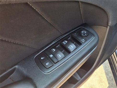 Used 2017 Dodge Charger SXT image 17