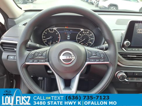 Used 2025 Nissan Altima 2.5 SV FWD image 19