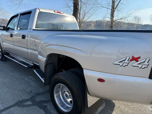 Used 2006 Chevrolet Silverado 3500 LT w/ Heavy-Duty Power Package image 12