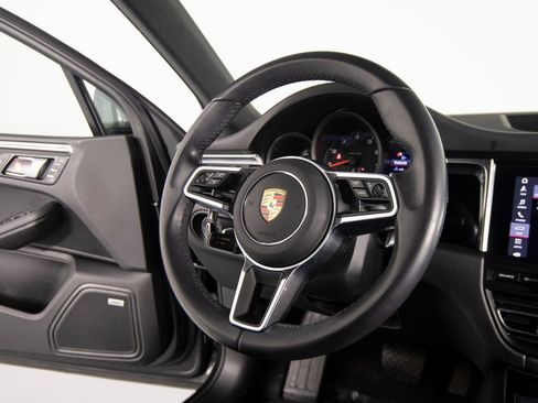 Certified 2021 Porsche Macan image 29