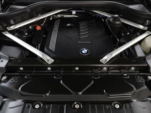 Used 2021 BMW X5 xDrive40i AWD/4WD image 22