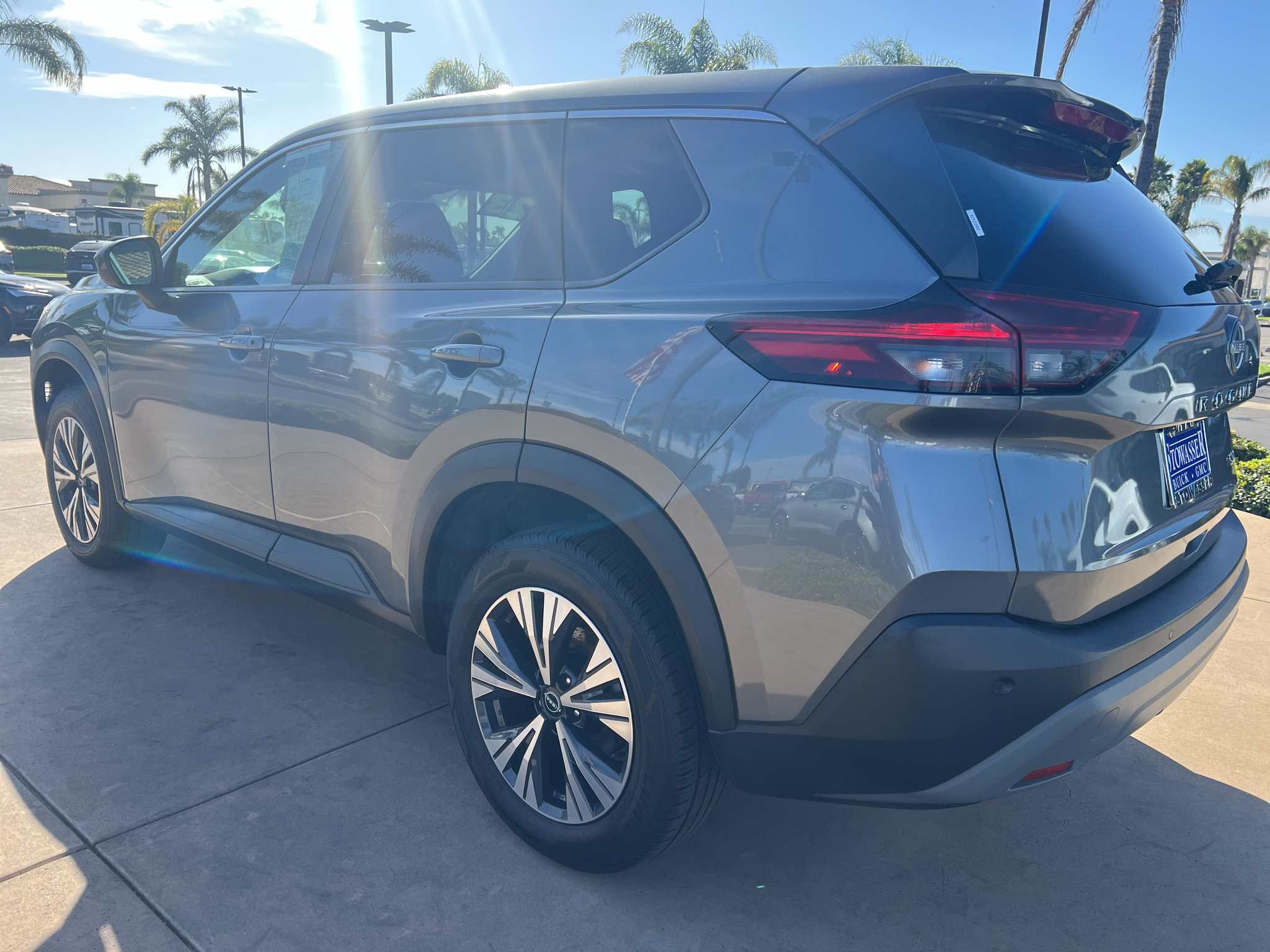 Used 2023 Nissan Rogue SV FWD image 7