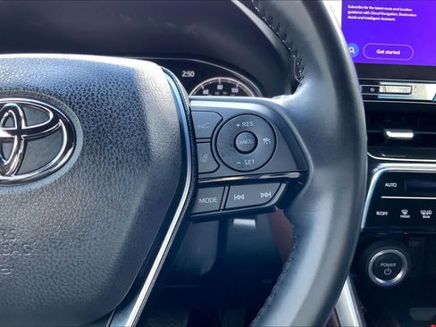 Used 2023 Toyota Venza XLE image 24