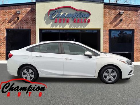 Used 2018 Chevrolet Cruze LS FWD image 3