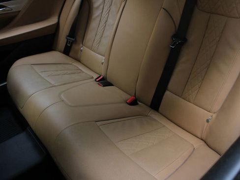 Used 2017 BMW 750i xDrive image 19