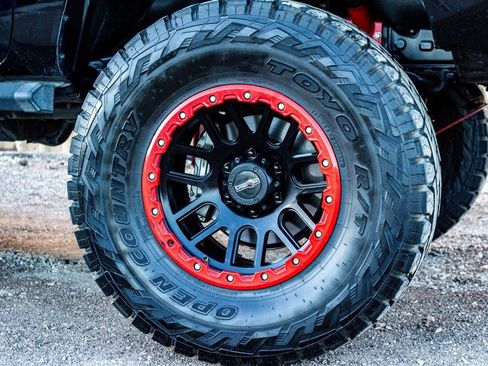 Used 2018 Toyota Tacoma SR image 10