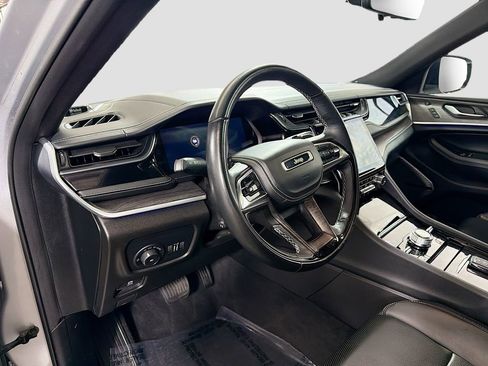 Used 2022 Jeep Grand Cherokee L Overland w/ Advanced Protech Group III AWD/4WD image 9