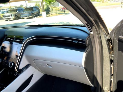 Used 2022 Hyundai Tucson SE image 18