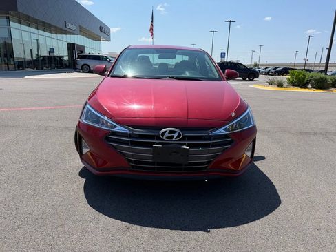 Used 2019 Hyundai Elantra SE FWD image 2
