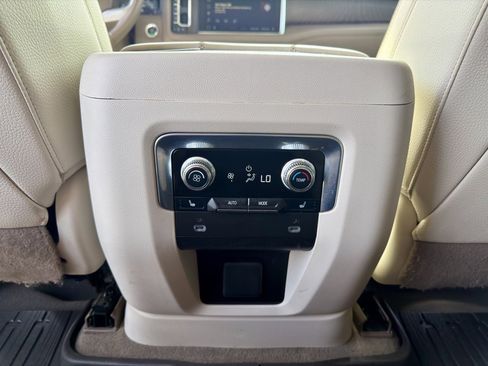 Used 2023 GMC Yukon XL Denali image 29