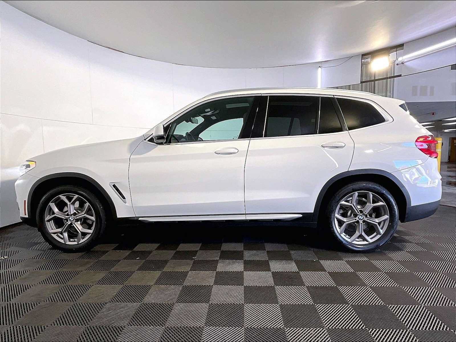Used 2021 BMW X3 xDrive30i w/ Premium Package AWD/4WD image 2