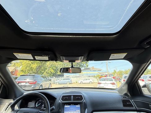 Used 2018 Ford Explorer XLT w/ Equipment Group 202A image 15