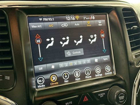 Used 2018 Jeep Grand Cherokee Limited image 16