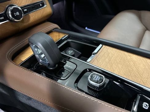 Certified 2024 Volvo XC90 B5 Plus AWD/4WD image 19